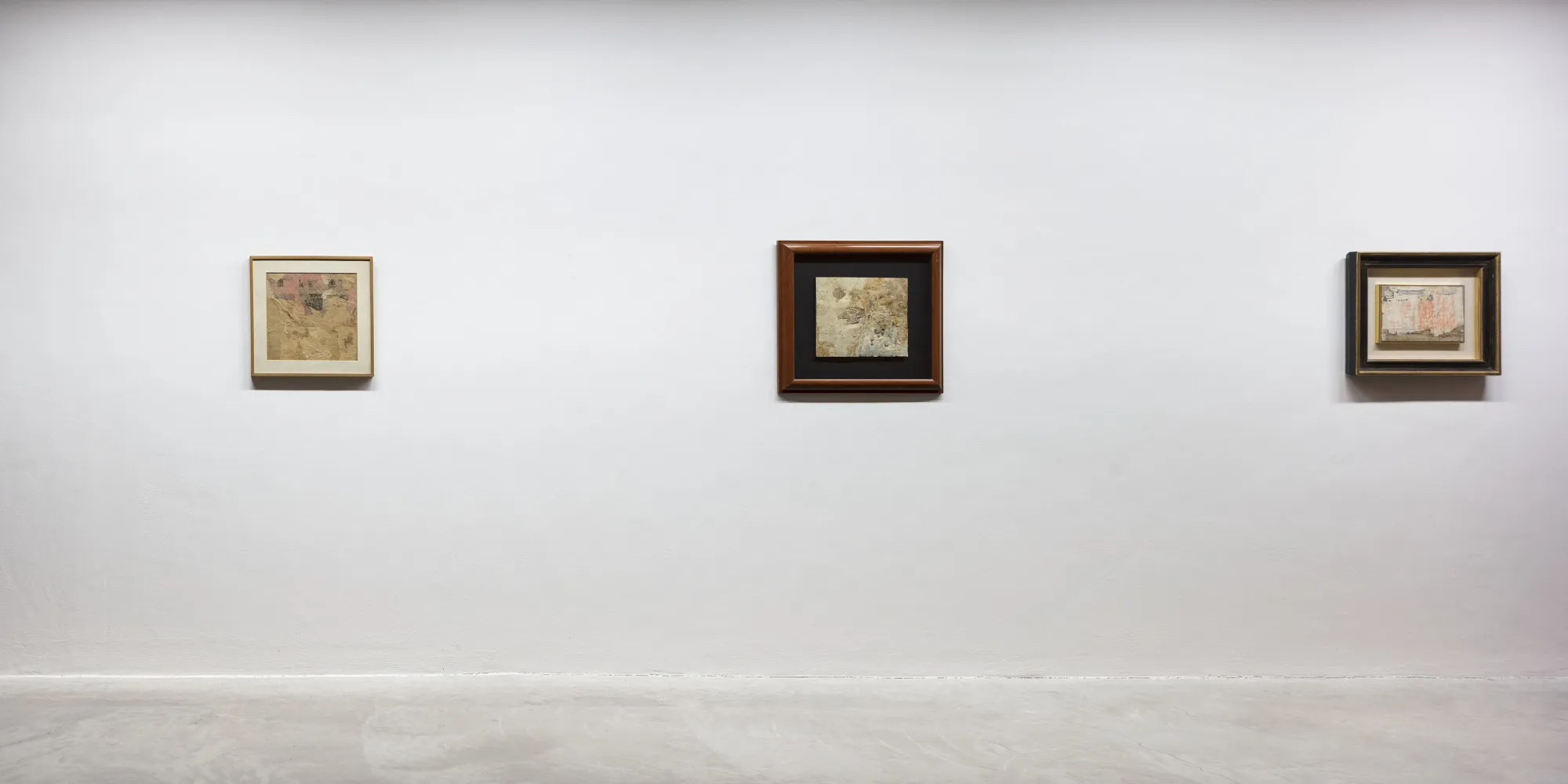 Urban Papers. Rotella, Masi, Francolino, installation view. Photo: Agostino Osio – Alto//Piano Studio, Milano