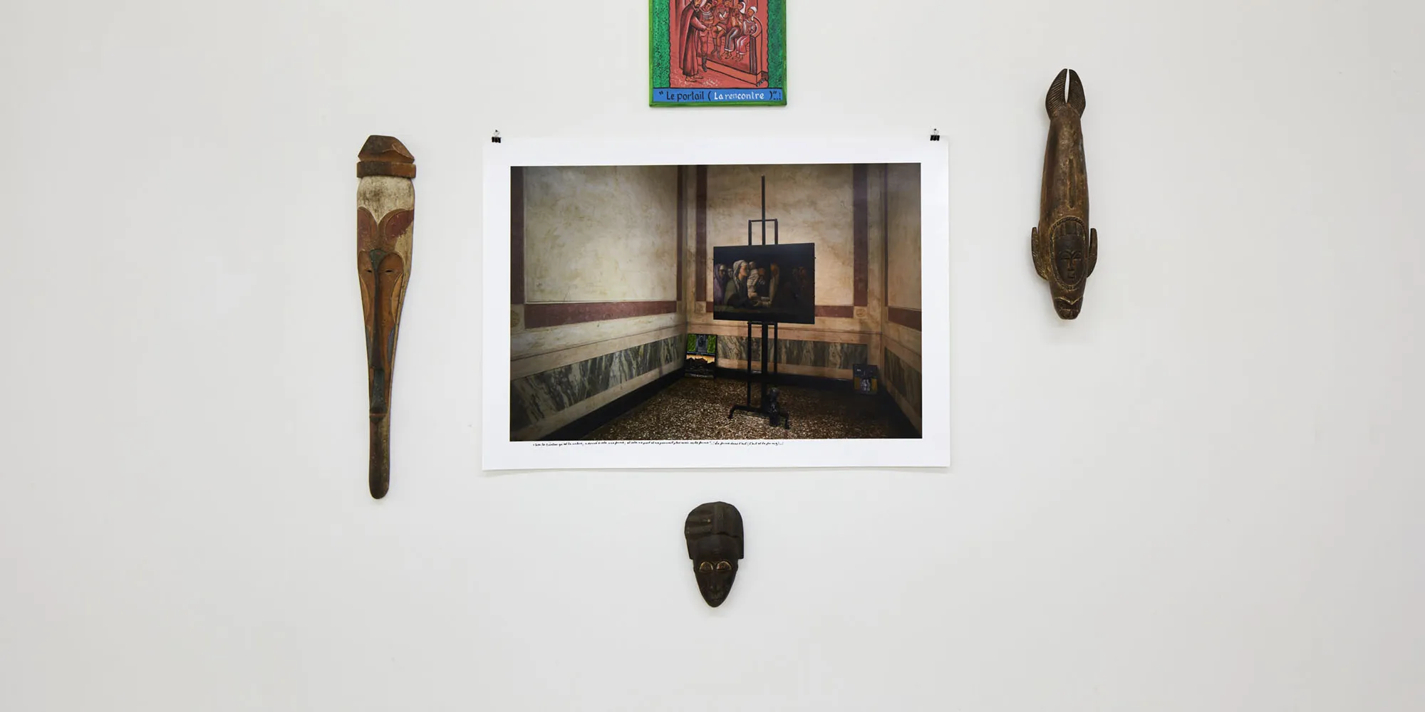 Georges Adéagbo. Constellations, installation view. Photo: Agostino Osio, Alto//Piano Studio, Milano