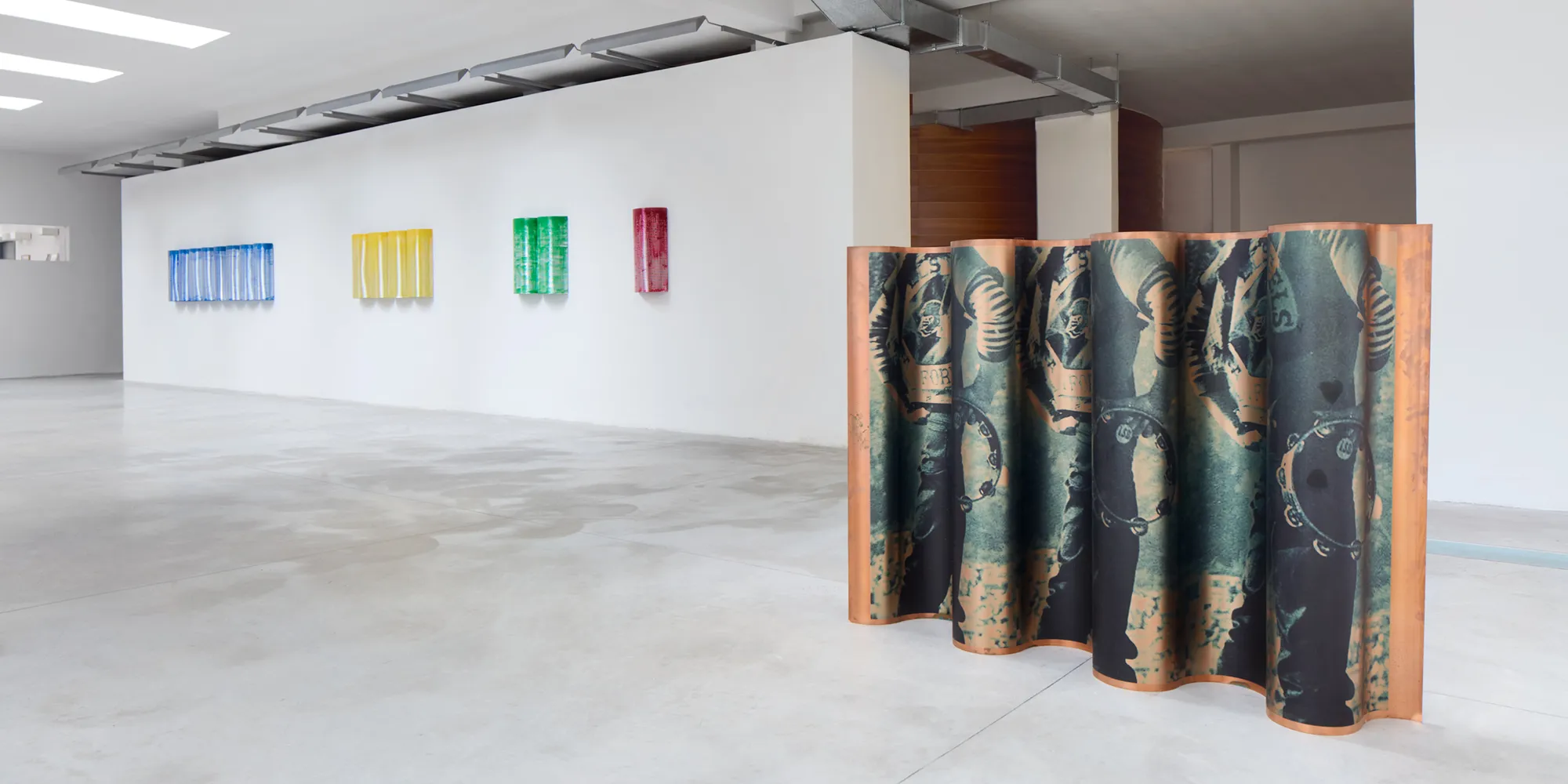 Show me off. Paolo Masi welcomes Servane Mary, installation view. Photo Marco Dabicco, Alto//Piano Studio, Milano