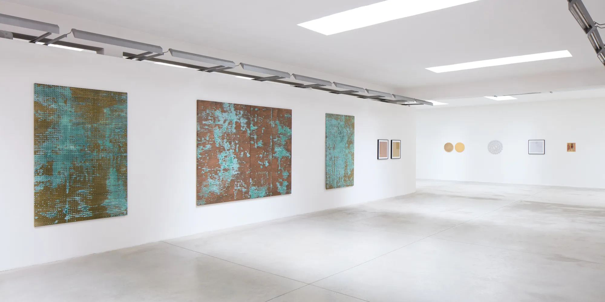 Show me off. Paolo Masi welcomes Servane Mary, installation view. Photo Marco Dabicco, Alto//Piano Studio, Milano